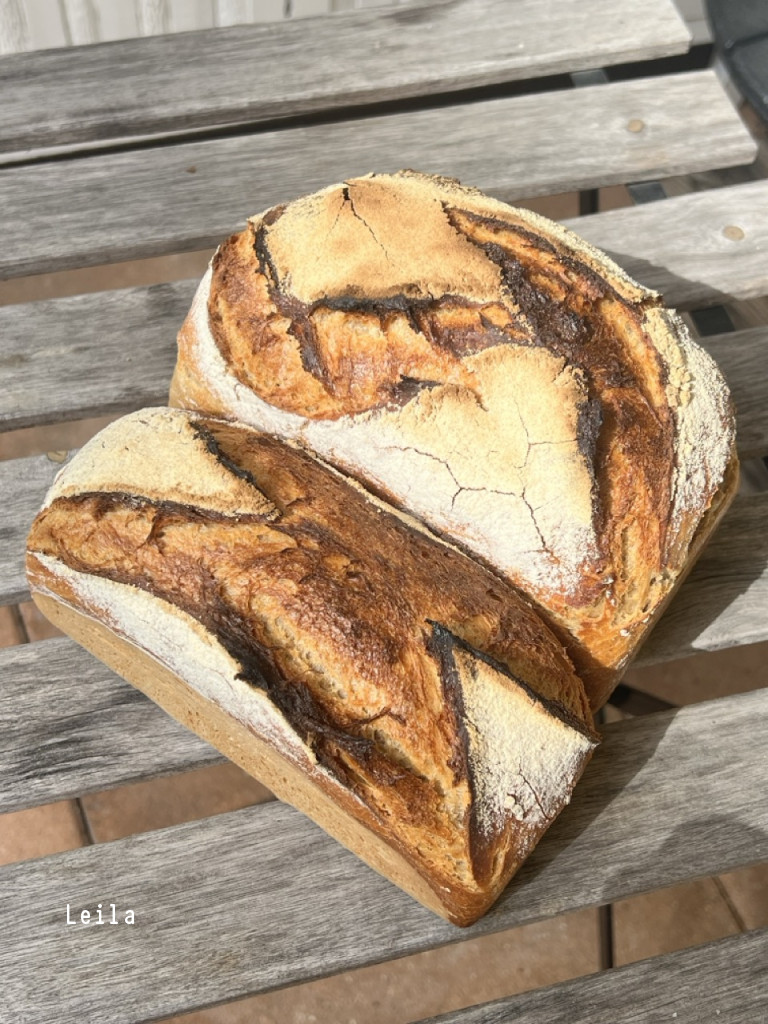 202510051357pains levain épicé cuits.jpeg