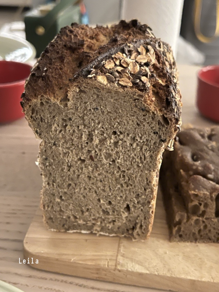 202510051358pain au levain épicé cuit tranché.jpeg